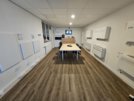 Showroom / Kantoor / magazijn Hengelo Showroom / Kantoor / magazijn Hengelo